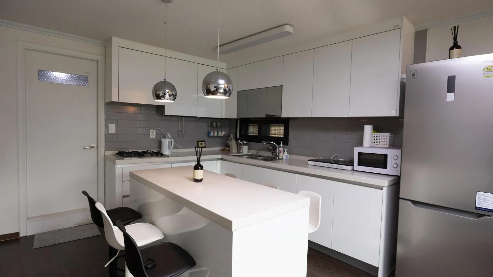 3Br Jong-Ro Family House, 4Beds, 6 People Apartment Seoul 0*,  South Korea