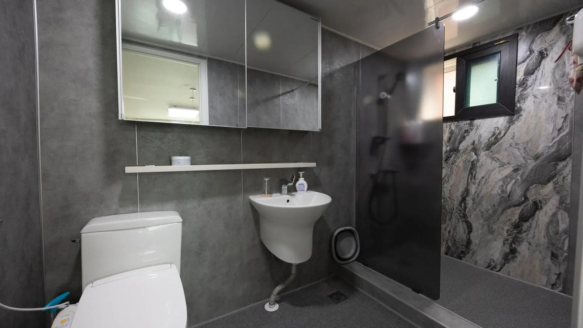 3Br Jong-Ro Family House, 4Beds, 6 People Apartment Seoul